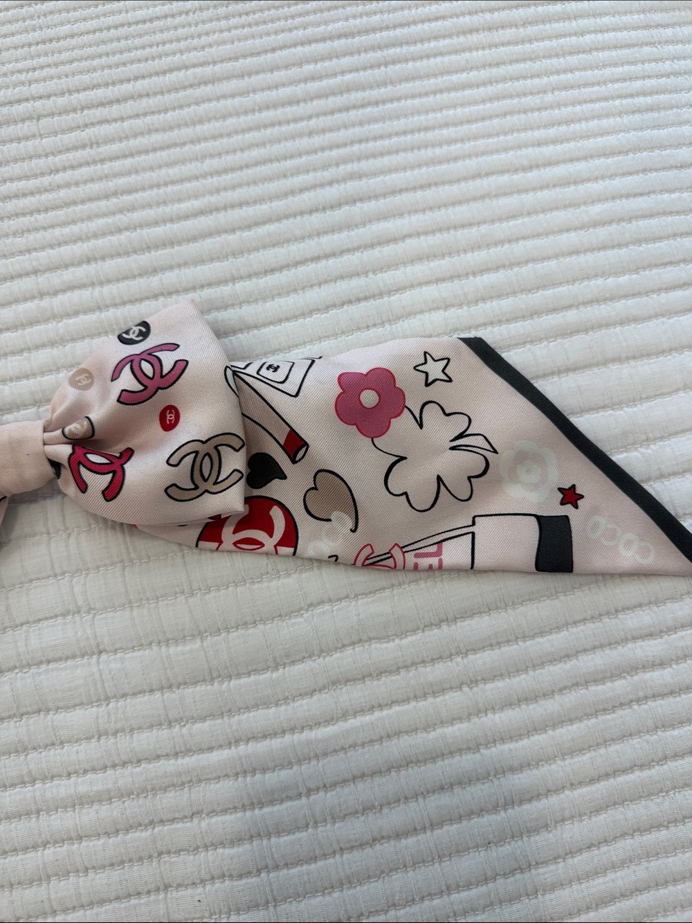 Authentic Chanel bow - Picture 4 of 6
